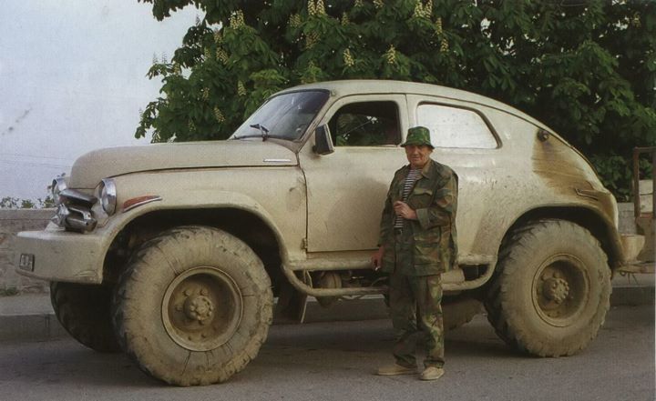 Лесничий у своей машины