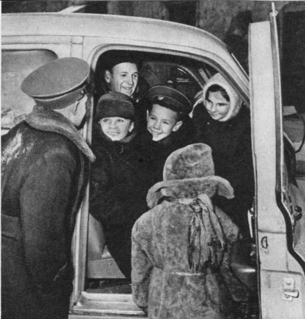 Дети в такси